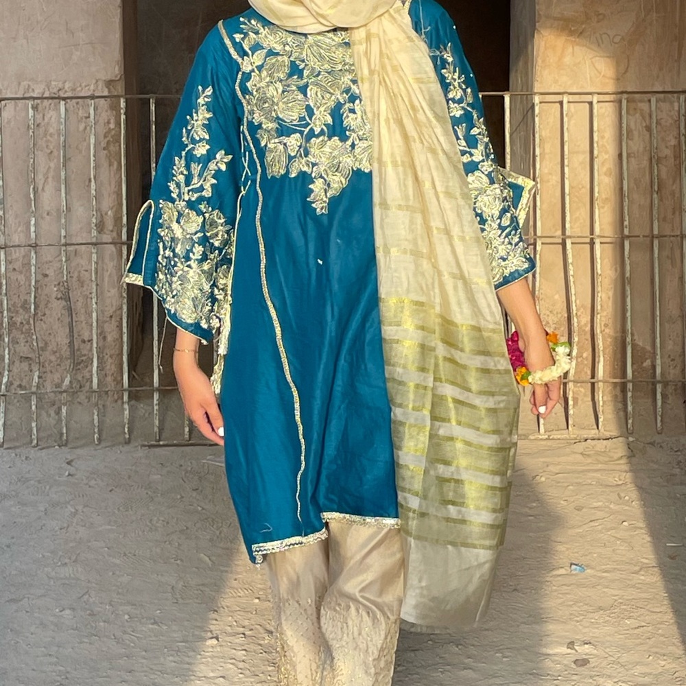 one pc Pakistani KuRta with sleeve cuts